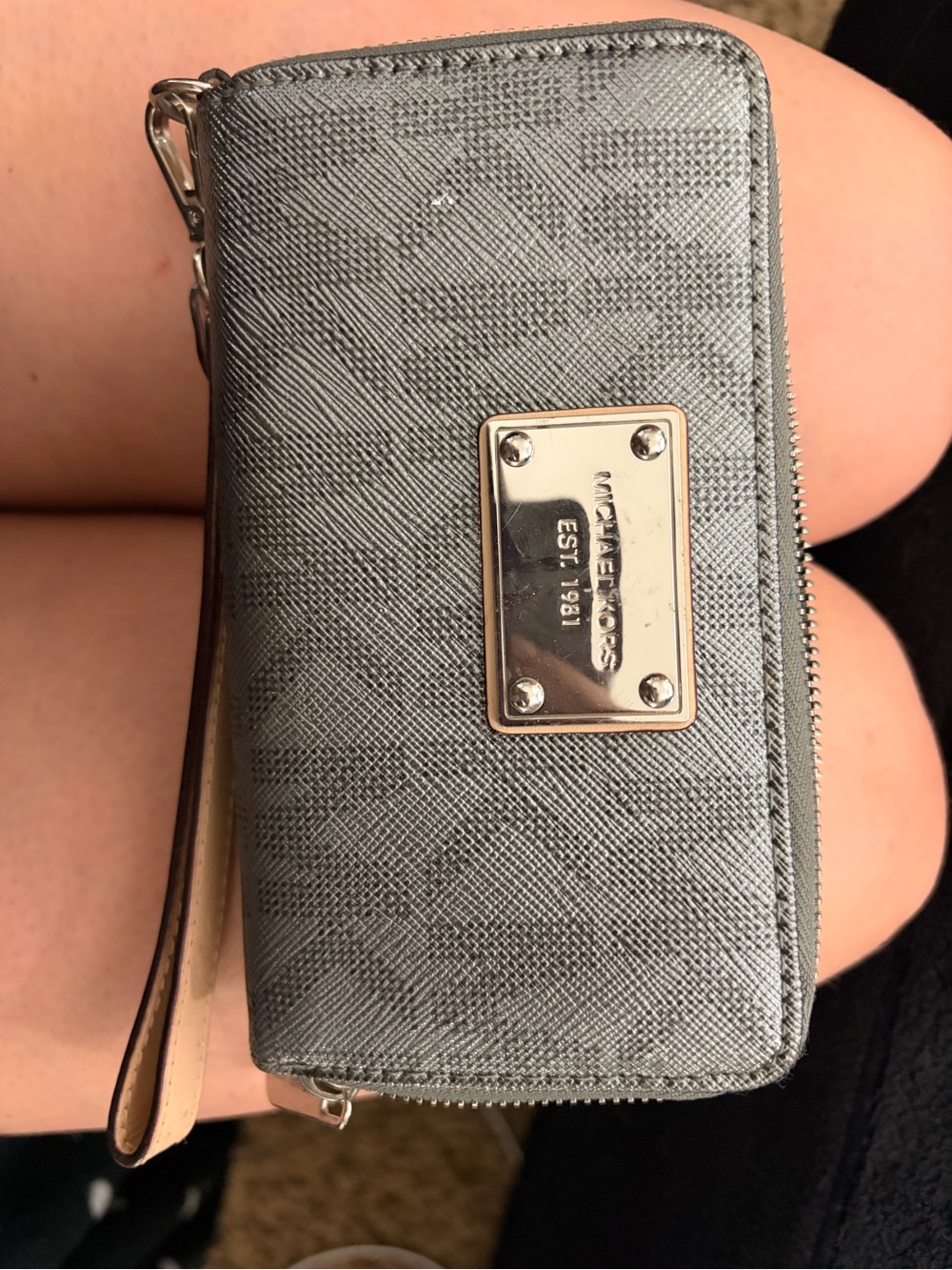 Michael Kors Silver-Gray Saffiano Zip Card Wallet - Picture 1 of 2